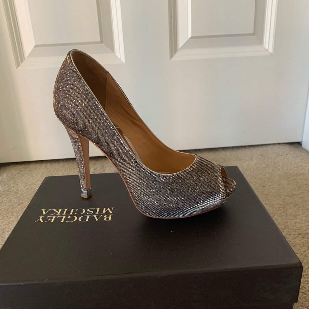 Badgley Mischka peep toe Pumps
